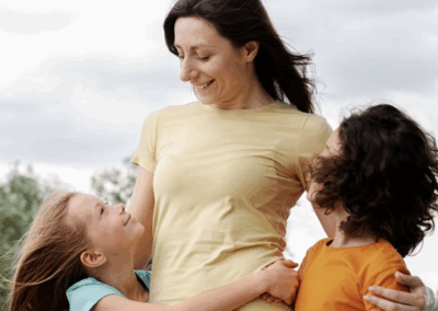 SYD WDVCAS stands beside a mother and her children